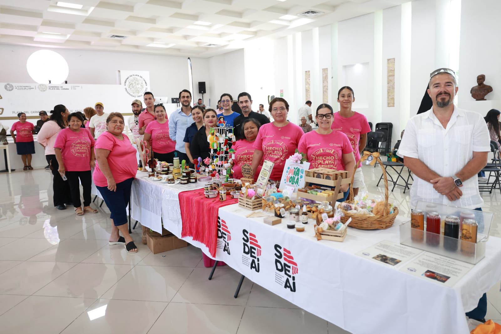 Presentan la diversidad de productos de la marca Hecho en Playa